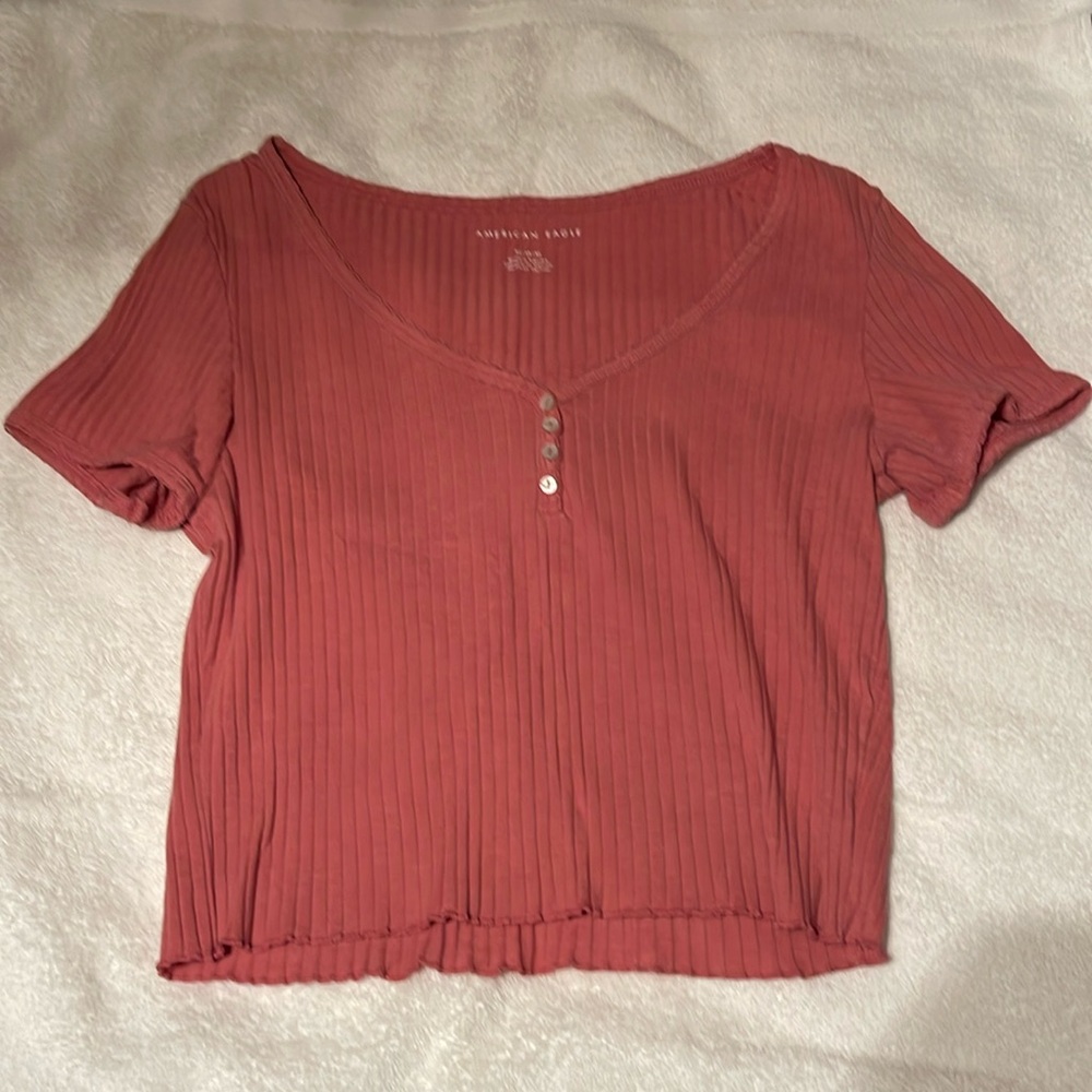Women’s American Eagle cropped top.